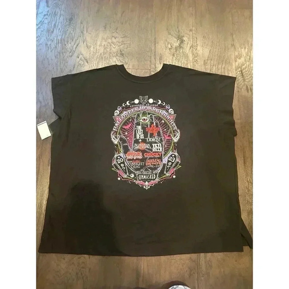 Nwt Universal Studios Hollywood -HHN 2023 - Haunted Houses - T-Shirt b19 - Picture 2 of 4